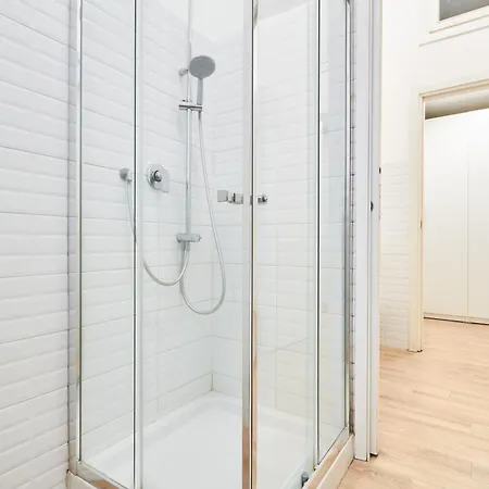 Spacious Flat Close To Fondazione Prada & Metro Apartment *